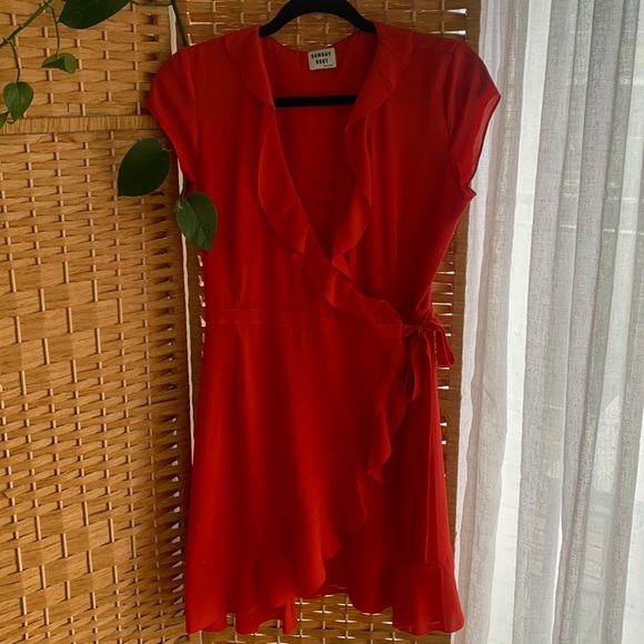 Aritzia - Sunday Best - wrap around frilly dress - size 2 - Picture 1 of 8